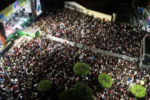 Mombaça celebra 174 anos de emancipação política com grande festa popular