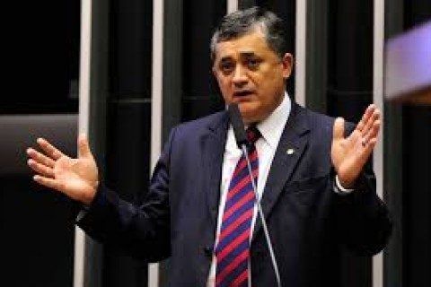GUIMARÃES destacar que continua na liderança do presidente lula e reelegera o presidente do pt- ceara,