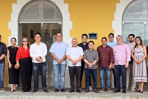 Prefeito Ricardo Silveira Apresenta Projeto de Desenvolvimento Regional com Apoio da UFC, IFCE e Sebrae